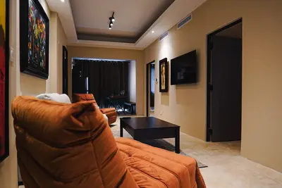 Image de Dream apt: 8bd, 6ba, parking, near beach & shops. Perfect for you!