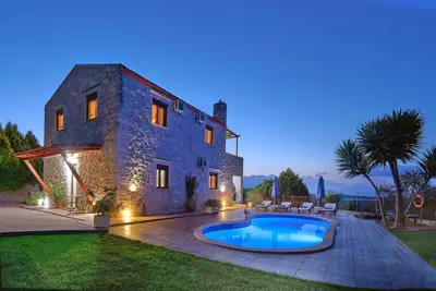 Image de Elina Villa, a stone villa with private pool, bbq and sea view