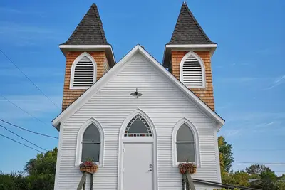 Image de Boutique rental suite in antique church, 15 mins from Lake Diefenbaker! Sleeps 6+