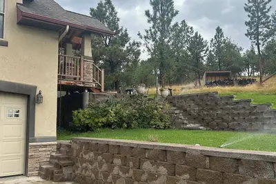 Image de Mountain Retreat close to town. \n