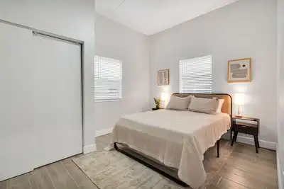 Image de Cigar City Historic Ybor bungalow Newly Remodeled