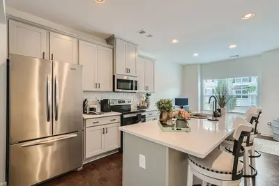 Image de Cozy Chic Townhome 3Bed/3 Bath