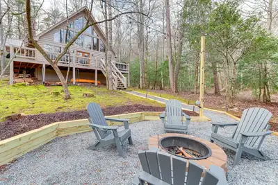 Image de Peaceful Cabin w\/ Hot Tub: 11 Mi to Blue Ridge!