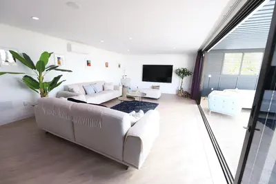 Image de Amazing Puerto Del Carmen Villa | 4 Bedrooms | Villa Seaside | Private Pool & Stunning Mountain Views | Lanzarote