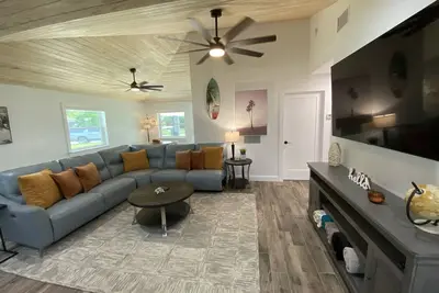 Image de Fresh remodel: 3/3 Once Upon A Tide minutes from the shores of Jax Beach!