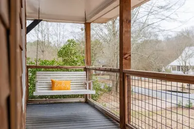 Image de Pet friendly Home with swimming pool and hot tub, fenced backyard with patio