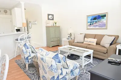 Image de Sandpiper Cove 2 Bedroom Canal Front  Bring Your Boat! Park Your Trailer Under the Unit!