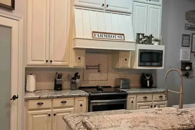 Image de Main House Listing 3bd/2ba\n\n