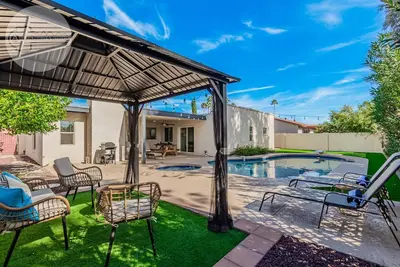Image de (Cc) Summer Special -  Pool/Spa, Game Room, 5 min to Old Town