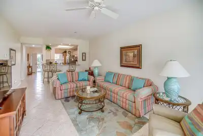 Image de Bonita Springs Condo w/ Community Pool Access!