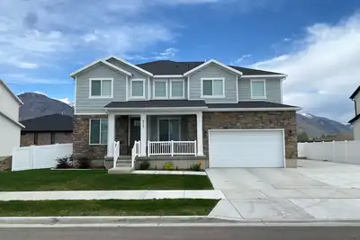 Image de 2021 New build 3bd\/2. 5Bath Located 5 min. from Provo Airport and I15 Freeway!
