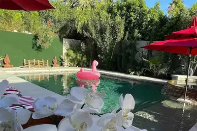 Image de Luxury Zen Oasis: Private Mineral Saltwater Pool, Spa, Koi Pond & Stunning Views