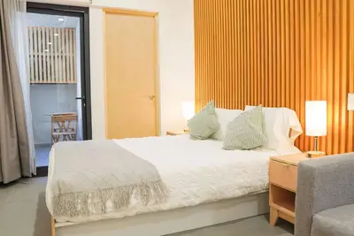 Image de Queen Studio w/sofa bed and small terrace\n