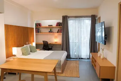 Image de Queen Studio w/sofa bed and small terrace\n