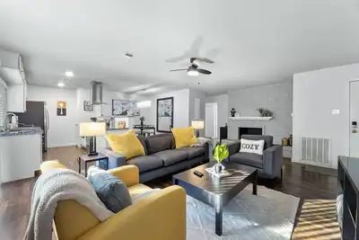 Image de New - Cozy Bungalow Prime Location near Grandscape, Golf and Lake Lewisville