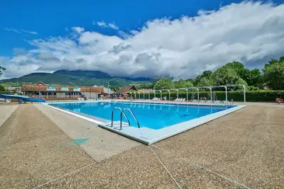 Image de Mobile Home \"4 Personnes 201\" avec piscine partagée et terrasse privée