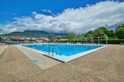 Image de Mobile Home \"4 Personnes 202\" avec piscine partagée et terrasse privée