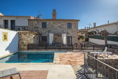 Image de Maison de vacances 'Can Tarana' avec vue sur les montagnes, piscine privée et Wi-Fi