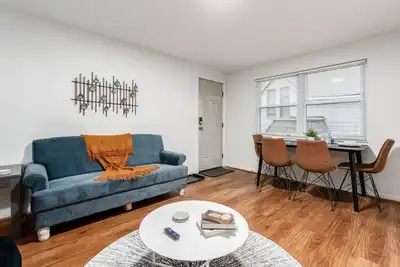 Image de Chic Columbus Apartment!