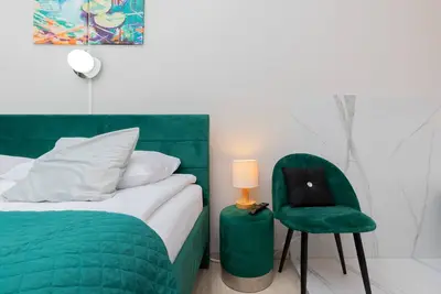Image de Deluxe house 5 miles to an Old Town with double walk-in shower and Victorian tub