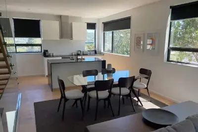 Image de Mid-Century inspired Town house
