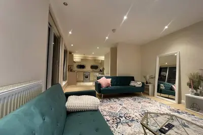 Image de Free parking near city centre & stadium sleeps 6-8