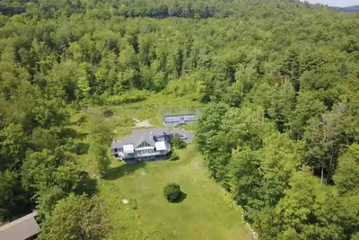Image de Secluded Diamond Point Retreat on Lake George w\/pickleball fence!
