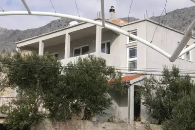 Appartement de quatre chambres avec le balcon et la vue sur le mer Duce, Omis (A-21876-a)