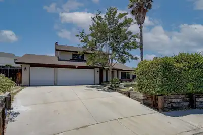 Image de 5 bed room Midcentury home 2 Miles from Loma Linda Medical Center