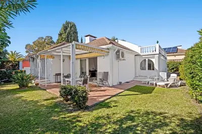 Image de Casa Melita à Calahonda, grand jardin