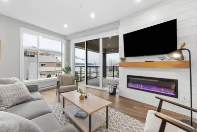 Image de Water View - Brand New Harrison 2br + Den
