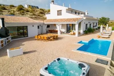 Image de Casa Lua Galera - Casa Rural de Lujo con 2 Piscinas, spa y Vistas Espectaculares
