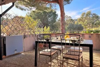 Image de Duplex avec piscine, 3 pièces cabine, 6 couchages, terrasses et parking proche plage - Le Lavandou