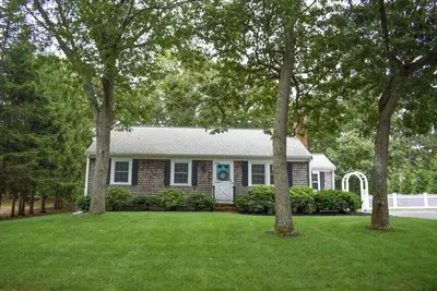 Image de Charming 3 bedroom sleeping 7 with central air!
