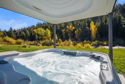 Image de New Listing! Private Hot Tub-Overlooking River-Custom Built Mountain Retreat