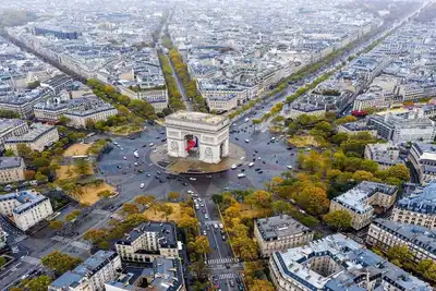 Image de 100m2 Of Sheer Luxury On Top Floor Near Avenue George V