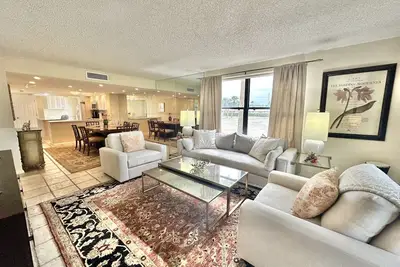 Image de Updated condo! Beach Access and Community Amenities - Gulf and Bay Club - C101