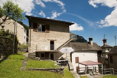 Image de Maison de vacances Comologno pour 1 - 6 personnes avec 2 chambres à coucher - Maison de vacances