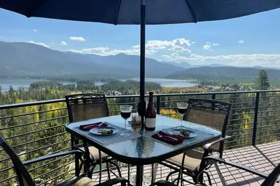 Image de Close to downtown Grand Lake, stunning view, hottub, newly remodeled