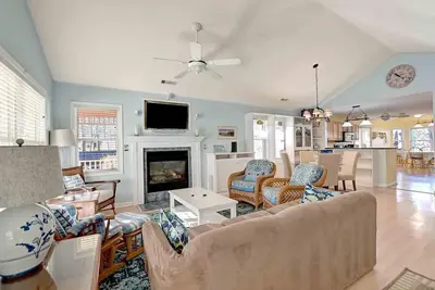 Image de Excellent 3 bedroom home located in Savannah's Landing community! Community pool, tennis courts, close to the Beach!