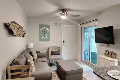 Image de Beachside Villas #213 | 4-minute Walk to Beach Access + Complimentary Beach Trol