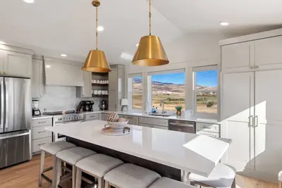 Image de Gateway to Bear Lake (Sleeps 19)