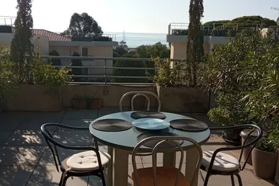 Image de 2 pièce vue mer, terrasse 30m2, face plage, piscine, ascenseur, parking