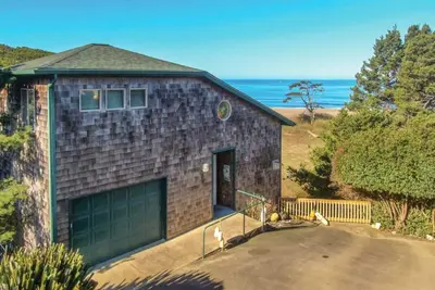 Image de Expansive Ocean Views, Easy Beach Access, Privacy, Hot Tub, Oceanfront!