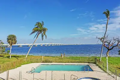 Image de Secluded Bayfront Bliss Awaits at Yacht Haven #2 on Sanibel