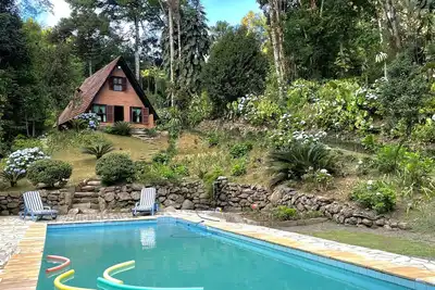 Image de Chalé com Piscina no Alto da Montanha a Poucos Minutos de Pomerode