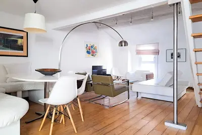 Image de Appartement en centre-ville avec belle terrasse et climatisation- Benakey