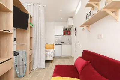 Image de Charmant studio rénové au calme & climatisé, proche centre-ville - Benakey