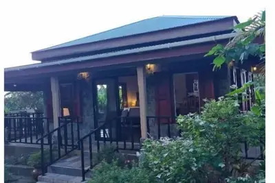 Image de Three Peaks Mountain Lodge\nROMANCE, Relaxation & Rejuvenation awaits you!
