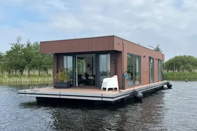 Image de Houseboat: \"De Walvis\" with tender. 6p 4+ 2 kids